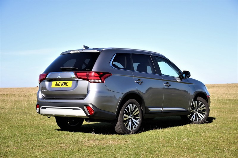 2020年式《Mitsubishi Outlander》英國登場 最親民七人座四驅SUV駕到 2020年式《Mitsubishi Outlander》英國登場 最親民七人座四驅SUV駕到