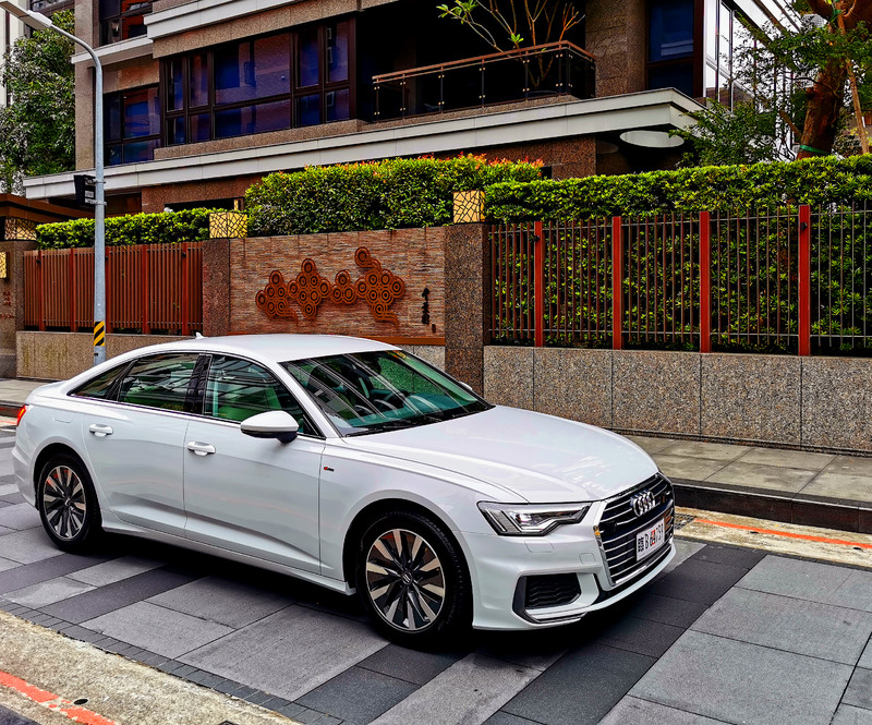 嫌房車無聊?看看這部出自名門的中大型房車其價值何在。Audi A6 40TDI Premium 嫌房車無聊?看看這部出自名門的中大型房車其價值何在。Audi A6 40TDI Premium