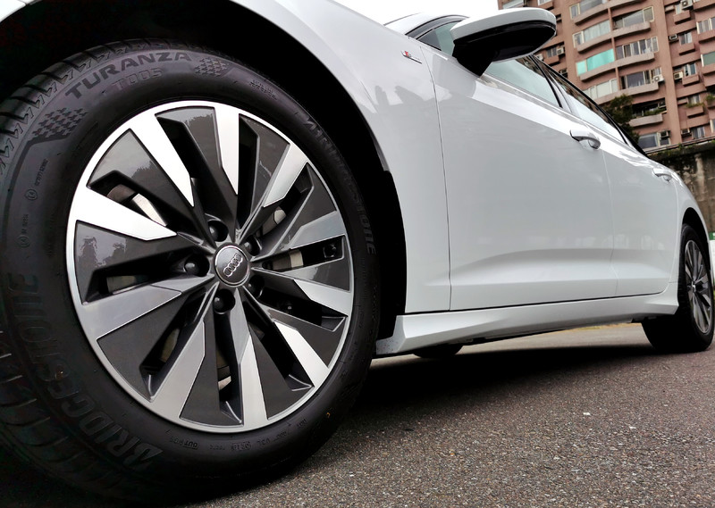 嫌房車無聊?看看這部出自名門的中大型房車其價值何在。Audi A6 40TDI Premium 嫌房車無聊?看看這部出自名門的中大型房車其價值何在。Audi A6 40TDI Premium