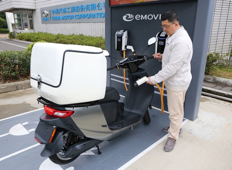 跨界有一手《eMoving iE125 Pickup》白牌電動商用機車上市 跨界有一手《eMoving iE125 Pickup》白牌電動商用機車上市