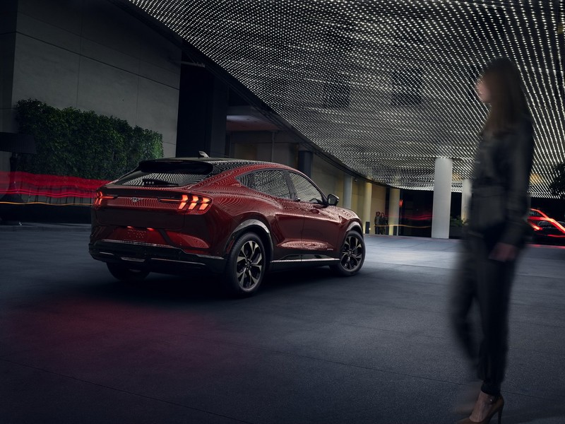 2020年底交車《Ford Mustang Mach-E》野馬家族電動跑旅新成員正式登場 2020年底交車《Ford Mustang Mach-E》野馬家族電動跑旅新成員正式登場