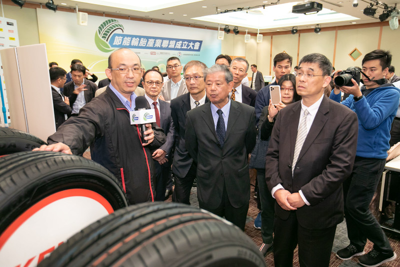 幫駕駛省荷包 經濟部能源局攜手輪胎業者推出《節能輪胎分級制度》 幫駕駛省荷包 經濟部能源局攜手輪胎業者推出《節能輪胎分級制度》