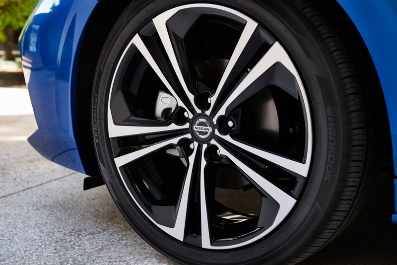 新世代《Nissan Sentra》運動風扮相登場 北美市場換搭2.0升新動力