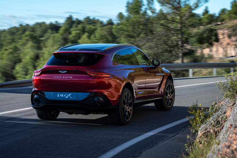 《Aston Martin》首款跨界跑旅《DBX》帥氣現身 英國報價15.8萬英鎊起跳 《Aston Martin》首款跨界跑旅《DBX》帥氣現身 英國報價15.8萬英鎊起跳