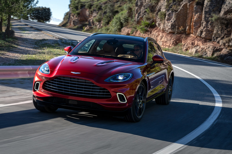 《Aston Martin》首款跨界跑旅《DBX》帥氣現身 英國報價15.8萬英鎊起跳 《Aston Martin》首款跨界跑旅《DBX》帥氣現身 英國報價15.8萬英鎊起跳