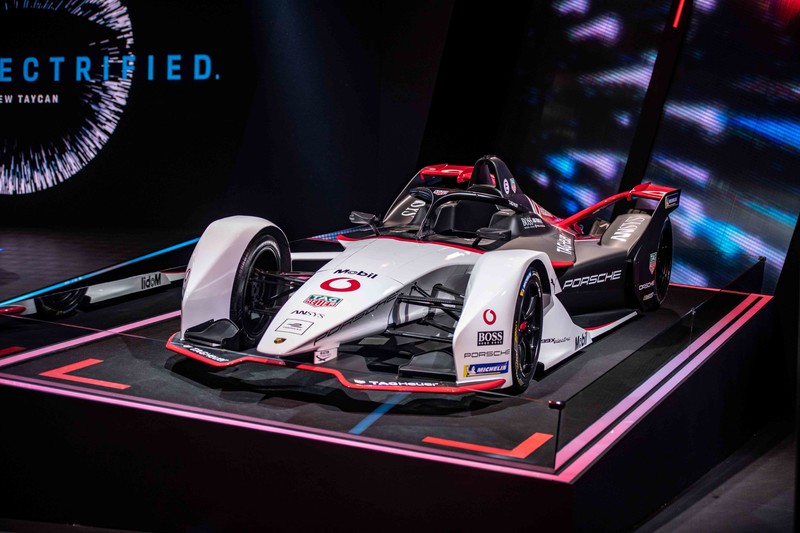 【2020台北車展】以「Soul, electrified.電掣 神馳」為主軸,Porsche完整呈現新世代全車系陣容。 【2020台北車展】以「Soul, electrified.電掣 神馳」為主軸,Porsche完整呈現新世代全車系陣容。