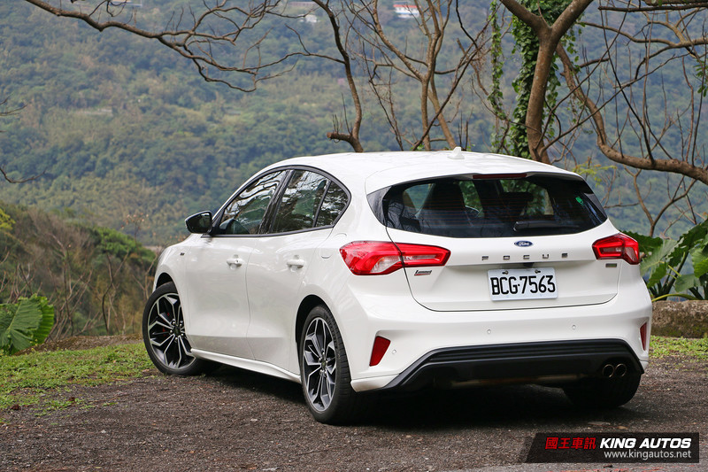 【國王BUY駕】出多連桿就買?《Ford Focus ST-Line Lommel》實測與扭力樑比較 【國王BUY駕】出多連桿就買?《Ford Focus ST-Line Lommel》實測與扭力樑比較