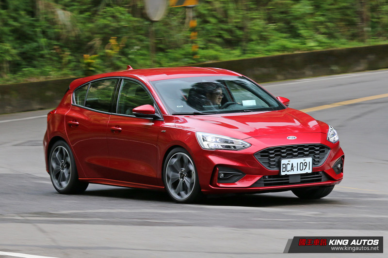 【國王BUY駕】出多連桿就買?《Ford Focus ST-Line Lommel》實測與扭力樑比較 【國王BUY駕】出多連桿就買?《Ford Focus ST-Line Lommel》實測與扭力樑比較