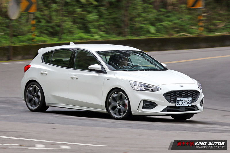 【國王BUY駕】出多連桿就買?《Ford Focus ST-Line Lommel》實測與扭力樑比較 【國王BUY駕】出多連桿就買?《Ford Focus ST-Line Lommel》實測與扭力樑比較