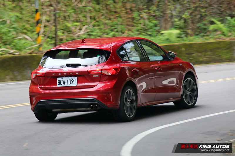 【國王BUY駕】出多連桿就買?《Ford Focus ST-Line Lommel》實測與扭力樑比較 【國王BUY駕】出多連桿就買?《Ford Focus ST-Line Lommel》實測與扭力樑比較