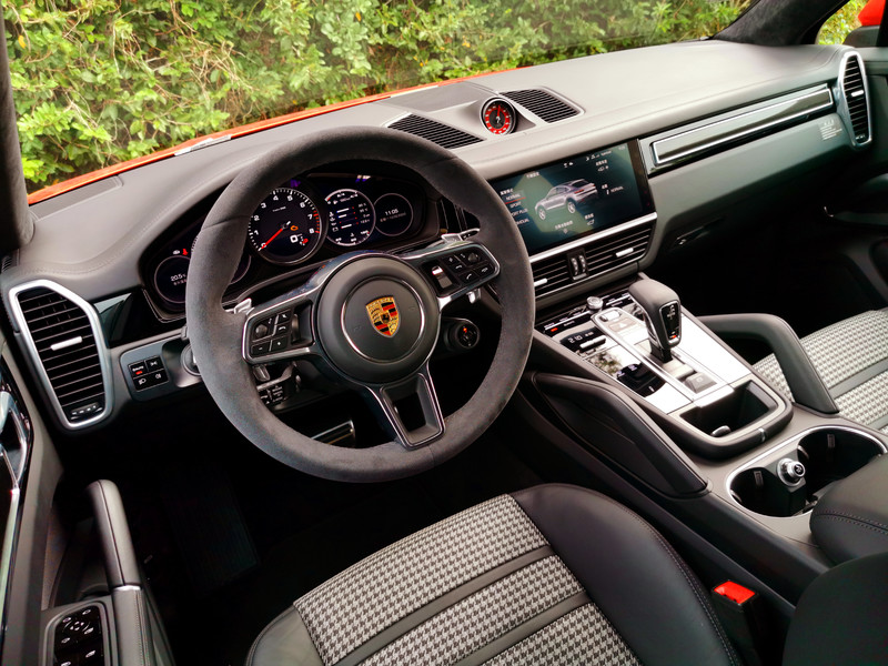開一部底蘊足又有態度的靓跑旅。Porsche Cayenne S Coupe 開一部底蘊足又有態度的靓跑旅。Porsche Cayenne S Coupe