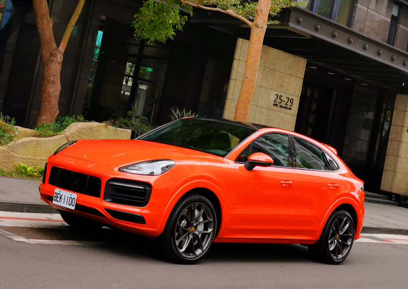開一部底蘊足又有態度的靓跑旅。Porsche Cayenne S Coupe 開一部底蘊足又有態度的靓跑旅。Porsche Cayenne S Coupe