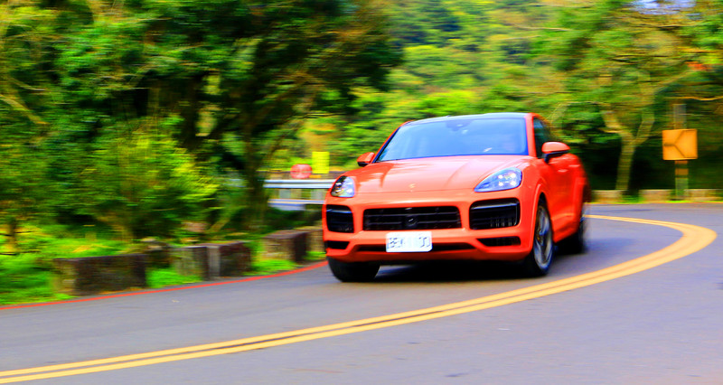 開一部底蘊足又有態度的靓跑旅。Porsche Cayenne S Coupe 開一部底蘊足又有態度的靓跑旅。Porsche Cayenne S Coupe