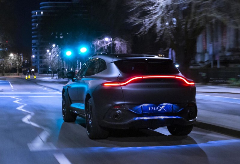 《Q by Aston Martin》推出客製化《DBX》 預告將在日內瓦車展展出 《Q by Aston Martin》推出客製化《DBX》 預告將在日內瓦車展展出
