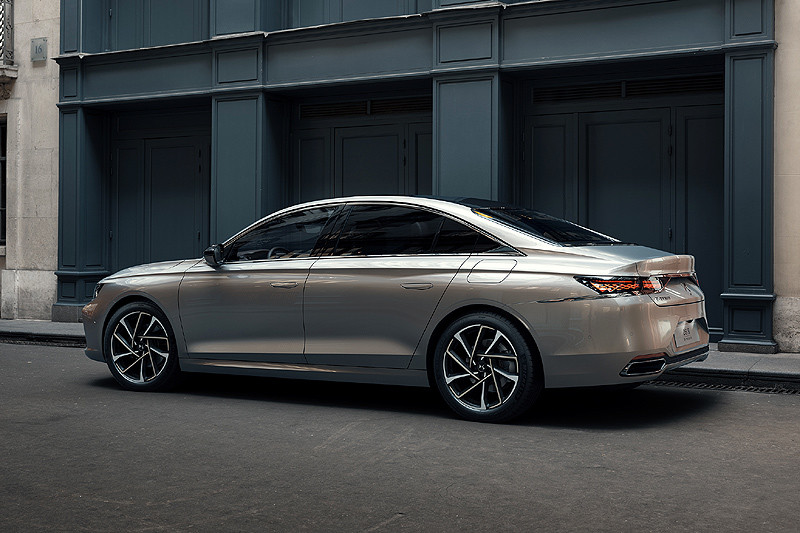 進軍全球高級房車市場 《DS Automobiles》正式發表全新《DS 9》車系 進軍全球高級房車市場 《DS Automobiles》正式發表全新《DS 9》車系