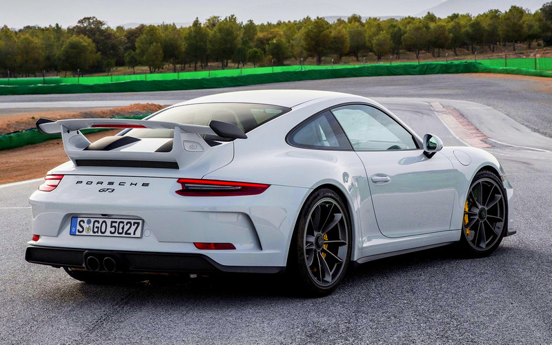 每一代都是經典，解碼全新世代Porsche 911 Turbo S！