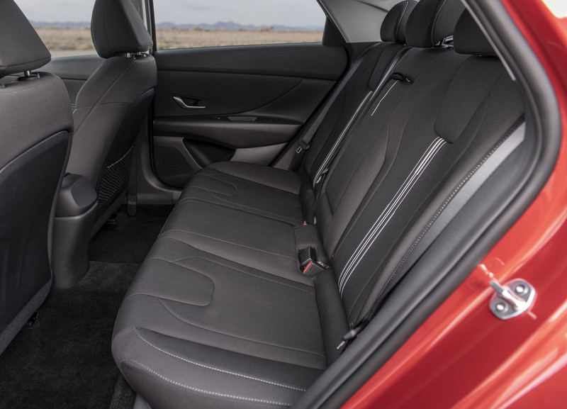讓對手黯然失色?新世代《Hyundai Elantra》變身四門轎跑正式亮相 讓對手黯然失色?新世代《Hyundai Elantra》變身四門轎跑正式亮相