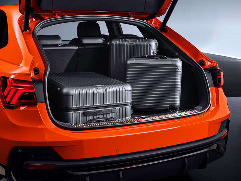 繼續放閃!Audi潮車一直來。182萬元起的跨界新品種Audi Q3 Sportback 繼續放閃!Audi潮車一直來。182萬元起的跨界新品種Audi Q3 Sportback