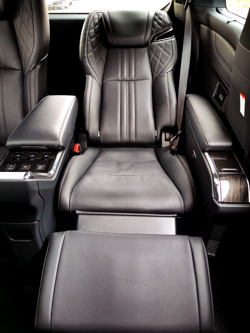 5米長、500萬元打造2個座位,到底有多厲害?42張超圖解Lexus LM宇宙無敵奢豪雙座位。 5米長、500萬元打造2個座位,到底有多厲害?42張超圖解Lexus LM宇宙無敵奢豪雙座位。