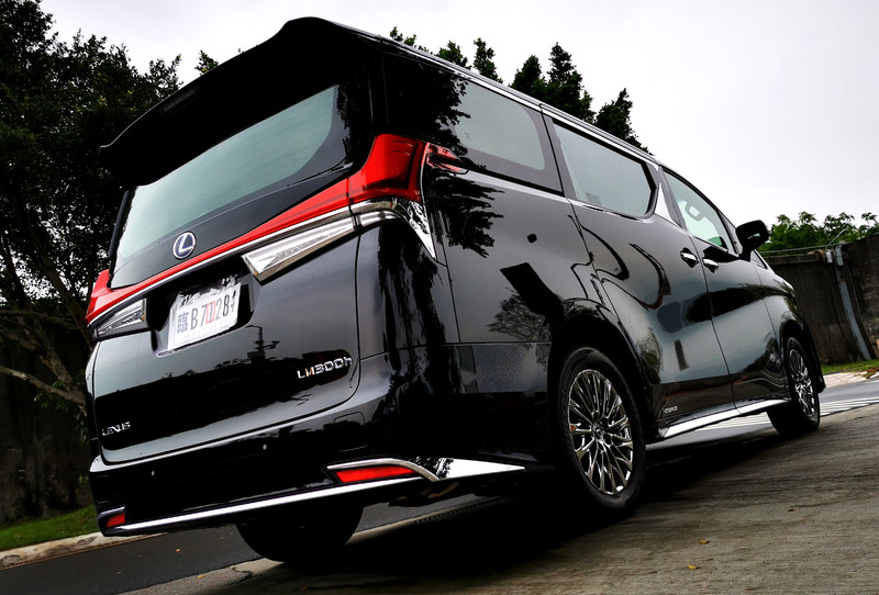 5米長、500萬元打造2個座位,到底有多厲害?42張超圖解Lexus LM宇宙無敵奢豪雙座位。 5米長、500萬元打造2個座位,到底有多厲害?42張超圖解Lexus LM宇宙無敵奢豪雙座位。