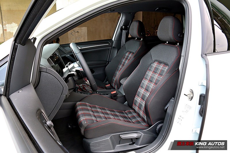 大呼過癮!136.8萬,該選Ford Focus ST 還是7.5代Golf GTI?一次總整理。 大呼過癮!136.8萬,該選Ford Focus ST 還是7.5代Golf GTI?一次總整理。