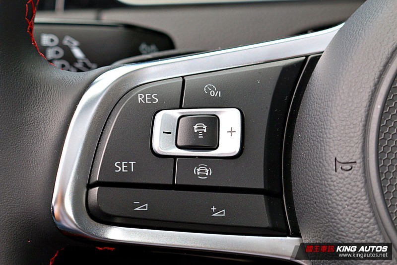大呼過癮!136.8萬,該選Ford Focus ST 還是7.5代Golf GTI?一次總整理。 大呼過癮!136.8萬,該選Ford Focus ST 還是7.5代Golf GTI?一次總整理。