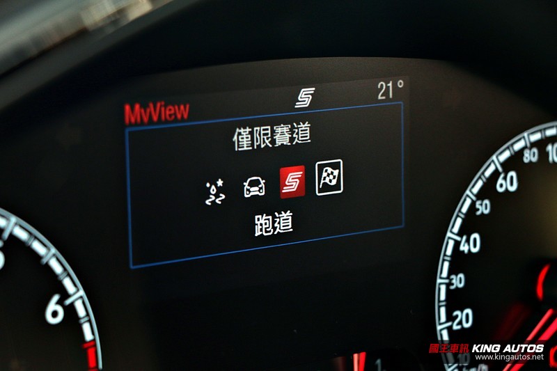 大呼過癮!136.8萬,該選Ford Focus ST 還是7.5代Golf GTI?一次總整理。 大呼過癮!136.8萬,該選Ford Focus ST 還是7.5代Golf GTI?一次總整理。