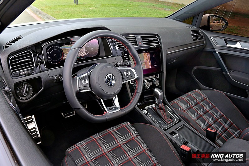 大呼過癮!136.8萬,該選Ford Focus ST 還是7.5代Golf GTI?一次總整理。 大呼過癮!136.8萬,該選Ford Focus ST 還是7.5代Golf GTI?一次總整理。