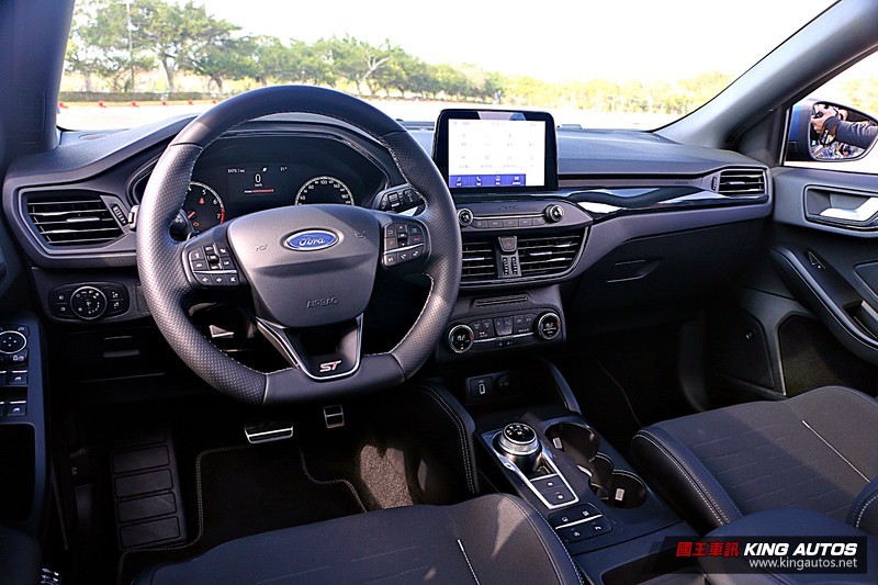 大呼過癮!136.8萬,該選Ford Focus ST 還是7.5代Golf GTI?一次總整理。 大呼過癮!136.8萬,該選Ford Focus ST 還是7.5代Golf GTI?一次總整理。