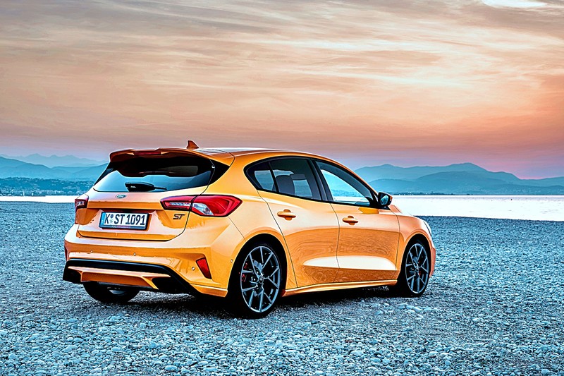 大呼過癮!136.8萬,該選Ford Focus ST 還是7.5代Golf GTI?一次總整理。 大呼過癮!136.8萬,該選Ford Focus ST 還是7.5代Golf GTI?一次總整理。