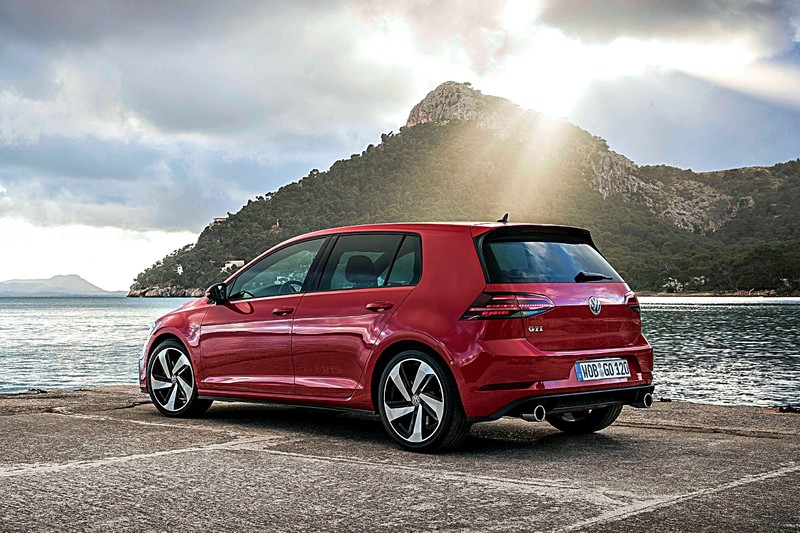 大呼過癮!136.8萬,該選Ford Focus ST 還是7.5代Golf GTI?一次總整理。 大呼過癮!136.8萬,該選Ford Focus ST 還是7.5代Golf GTI?一次總整理。