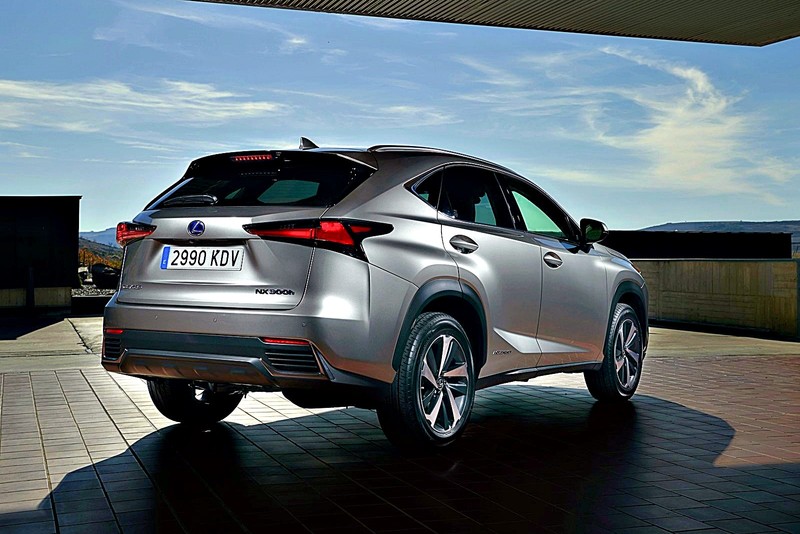 《Lexus NX》 meets 《BMW X3》 價差5萬元的選擇? 《Lexus NX》 meets 《BMW X3》 價差5萬元的選擇?