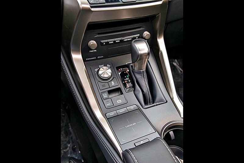 《Lexus NX》 meets 《VW Tiguan》 價位相近,要選實用還是直衝高級品牌? 《Lexus NX》 meets 《VW Tiguan》 價位相近,要選實用還是直衝高級品牌?