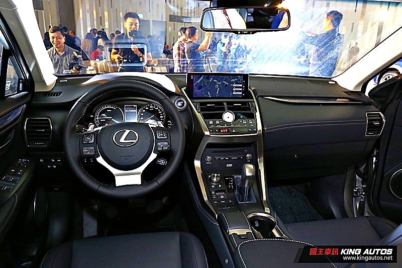《Lexus NX》 meets 《VW Tiguan》 價位相近,要選實用還是直衝高級品牌? 《Lexus NX》 meets 《VW Tiguan》 價位相近,要選實用還是直衝高級品牌?