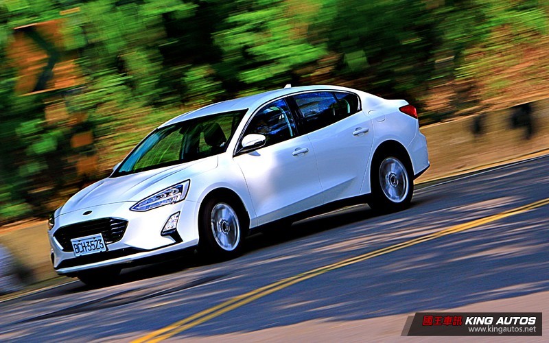 《Toyota Corolla Altis Hybrid GR Sport》或《Ford Focus 四門 EcoBoost 18 《Toyota Corolla Altis Hybrid GR Sport》或《Ford Focus 四門 EcoBoost 18