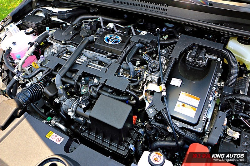 《Toyota Corolla Altis Hybrid GR Sport》或《Ford Focus 四門 EcoBoost 18 《Toyota Corolla Altis Hybrid GR Sport》或《Ford Focus 四門 EcoBoost 18