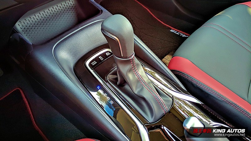 《Toyota Corolla Altis Hybrid GR Sport》或《Ford Focus 四門 EcoBoost 18 《Toyota Corolla Altis Hybrid GR Sport》或《Ford Focus 四門 EcoBoost 18