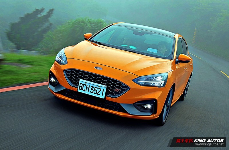 《Ford Focus ST》试驾。 更强、更快、更好开，又有安全科技的4代性能钢炮！