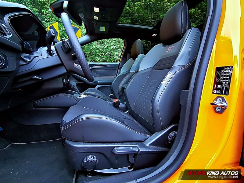 《Ford Focus ST》试驾。 更强、更快、更好开，又有安全科技的4代性能钢炮！