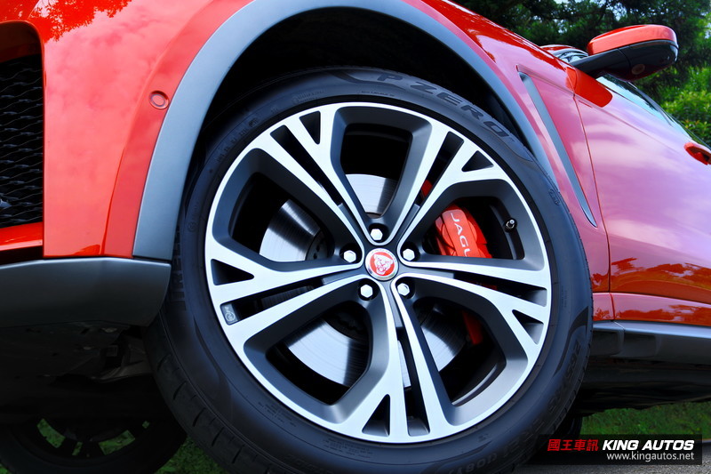 《Jaguar F-Pace SVR》試駕(一)|稀有中的稀有怪物《V8機械增壓引擎》 《Jaguar F-Pace SVR》試駕(一)|稀有中的稀有怪物《V8機械增壓引擎》