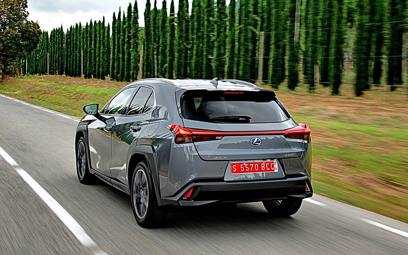 「選車東西軍」之 《Lexus UX 》或 《Volvo XC40》? 高級品牌的入門休旅抉擇! 「選車東西軍」之 《Lexus UX 》或 《Volvo XC40》? 高級品牌的入門休旅抉擇!