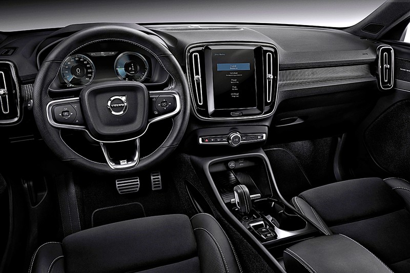 「選車東西軍」之 《Lexus UX 》或 《Volvo XC40》? 高級品牌的入門休旅抉擇! 「選車東西軍」之 《Lexus UX 》或 《Volvo XC40》? 高級品牌的入門休旅抉擇!