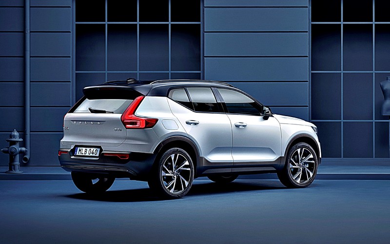 「選車東西軍」之 《Lexus UX 》或 《Volvo XC40》? 高級品牌的入門休旅抉擇! 「選車東西軍」之 《Lexus UX 》或 《Volvo XC40》? 高級品牌的入門休旅抉擇!