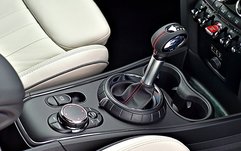 「選車東西軍」之《Mini Countryman》或《Lexus UX》? 僅差3.1萬元,你選哪一款? 「選車東西軍」之《Mini Countryman》或《Lexus UX》? 僅差3.1萬元,你選哪一款?
