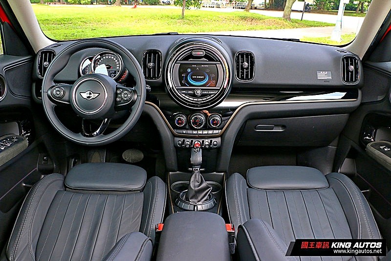 「選車東西軍」之《Mini Countryman》或《Lexus UX》? 僅差3.1萬元,你選哪一款? 「選車東西軍」之《Mini Countryman》或《Lexus UX》? 僅差3.1萬元,你選哪一款?