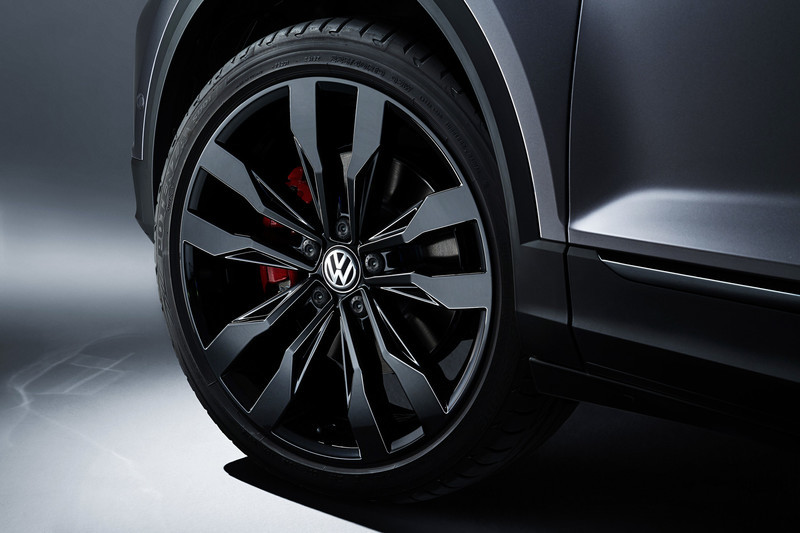 酷黑勁裝上身《Volkswagen T-Roc》英國追加《Black Edition》帥氣新成員