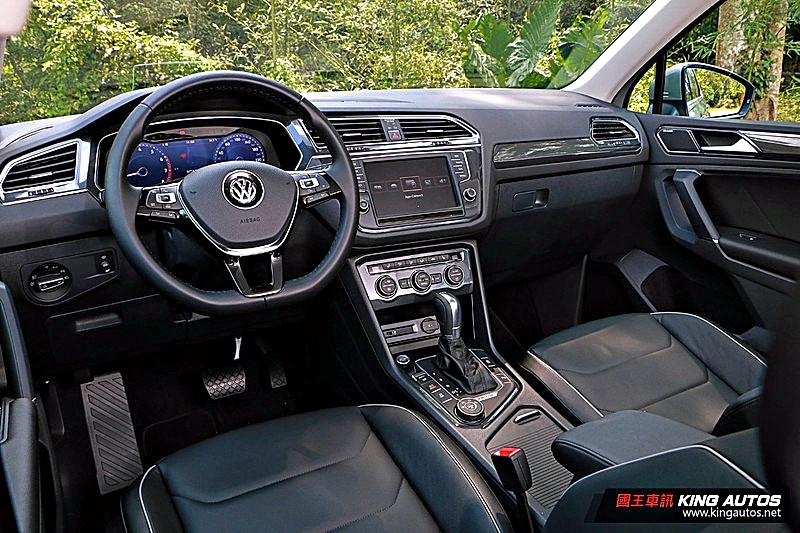 「選車東西軍」之《Peugeot 3008》或《VW Tiguan》? 價差2萬元!該選法式浪漫還是德系嚴謹? 「選車東西軍」之《Peugeot 3008》或《VW Tiguan》? 價差2萬元!該選法式浪漫還是德系嚴謹?