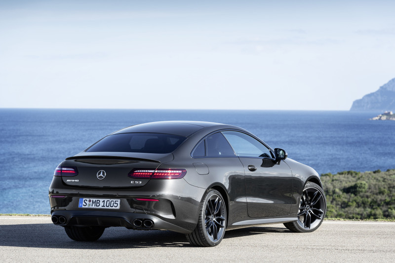 小改《Mercedes-Benz E-Class Coupé/E-Class Cabriolet》正式亮相 優雅和暴力一次滿足