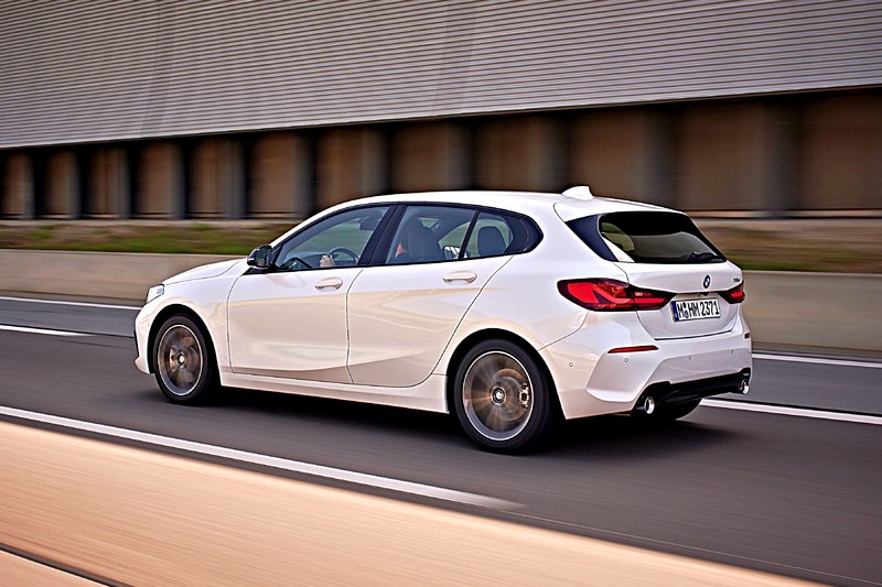 「選車東西軍」之《BMW 118i》或《Mercedes-Benz A 180》? 150萬元入門版,你選哪一款? 「選車東西軍」之《BMW 118i》或《Mercedes-Benz A 180》? 150萬元入門版,你選哪一款?
