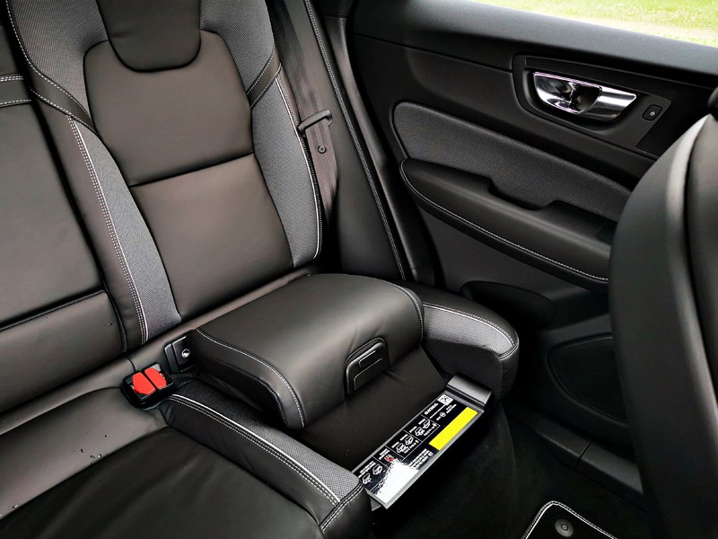 SUV開啟了用車新潮流,Volvo演繹了SUV的家用新魅力。Volvo XC60 B5 R-Design SUV開啟了用車新潮流,Volvo演繹了SUV的家用新魅力。Volvo XC60 B5 R-Design